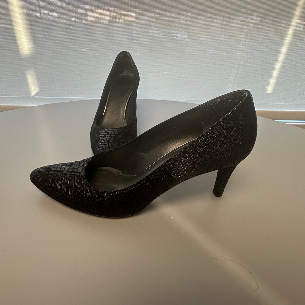 Stuart Weitzman Classic Black Pointed Toe Women's Pumps